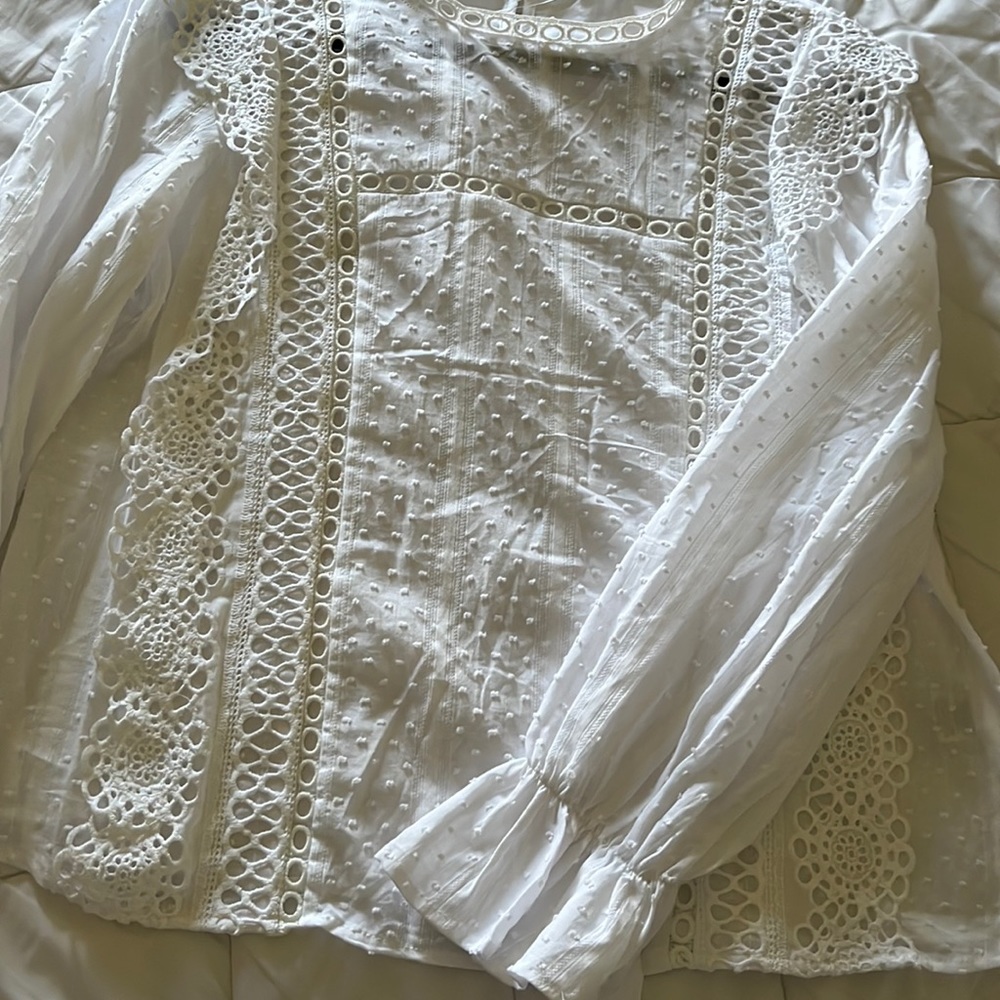 NWOT WHITE LONG SLEEVE LATTICE TOP